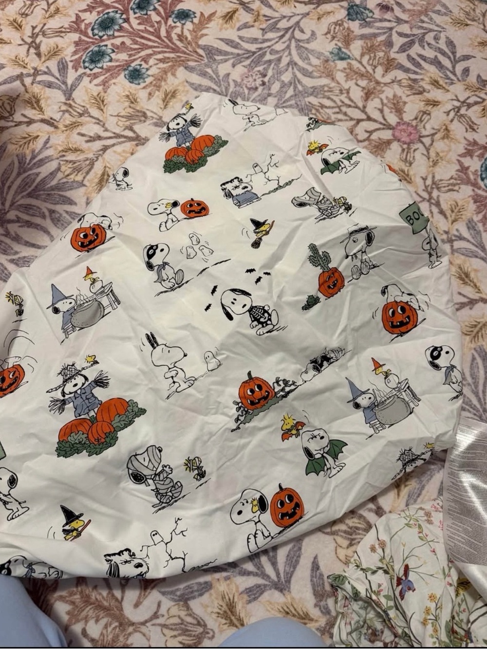 Peanuts Snoopy Halloween crib sheet - White with Orange Accents